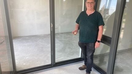 Dhr. Bos met sleutel woning